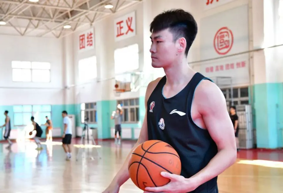 如何安排篮球主力的赛季前训练_2
